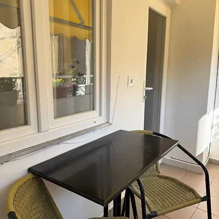 Central Comfort 2Br With Lush Living Room Tirana Exterior photo