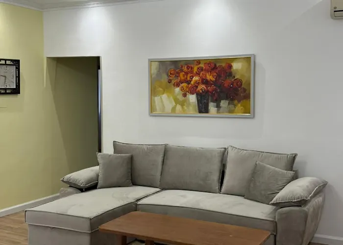 Central Comfort 2Br With Lush Living Room