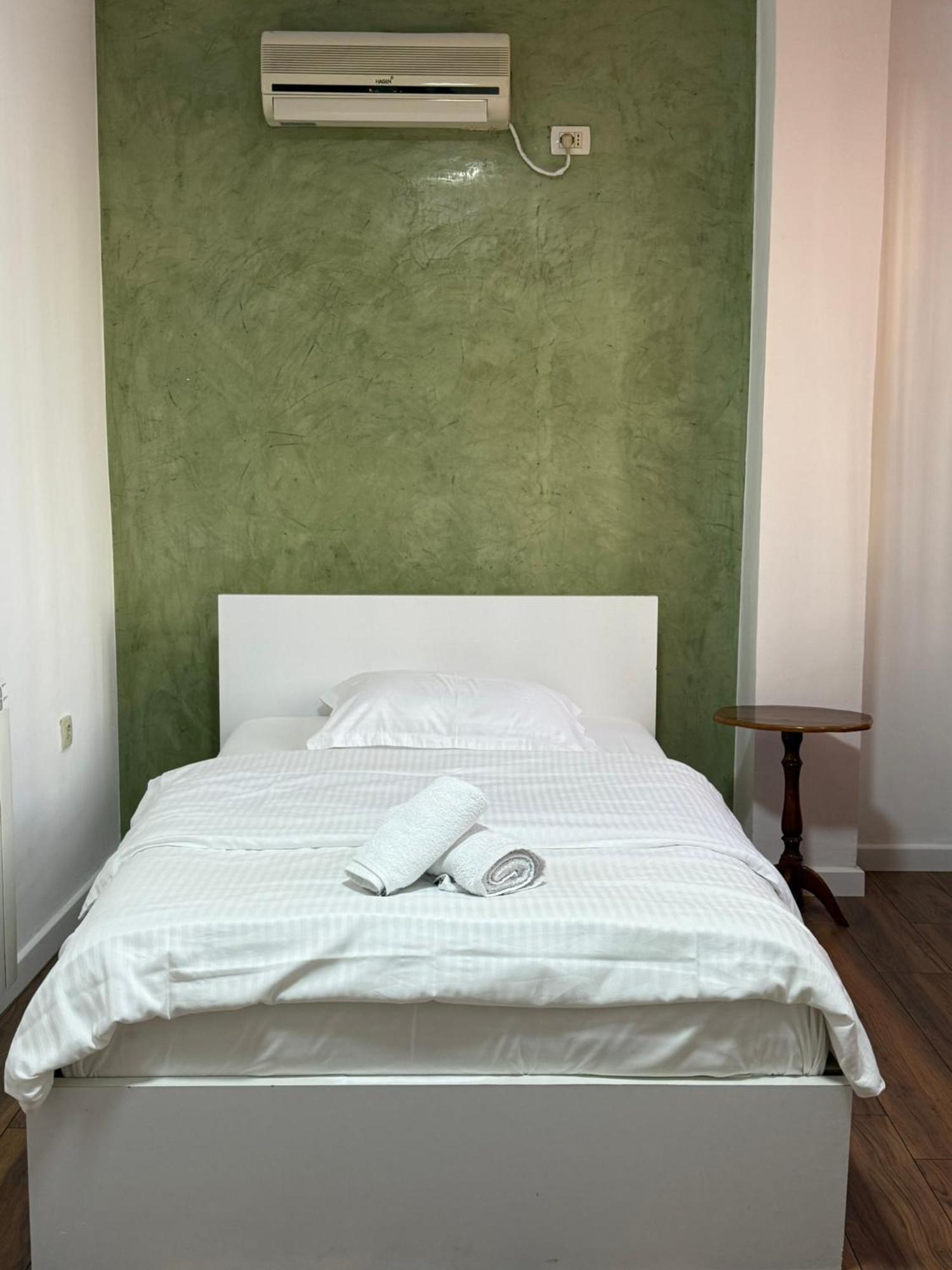 Comfort 2br With Lush Living Apartment *