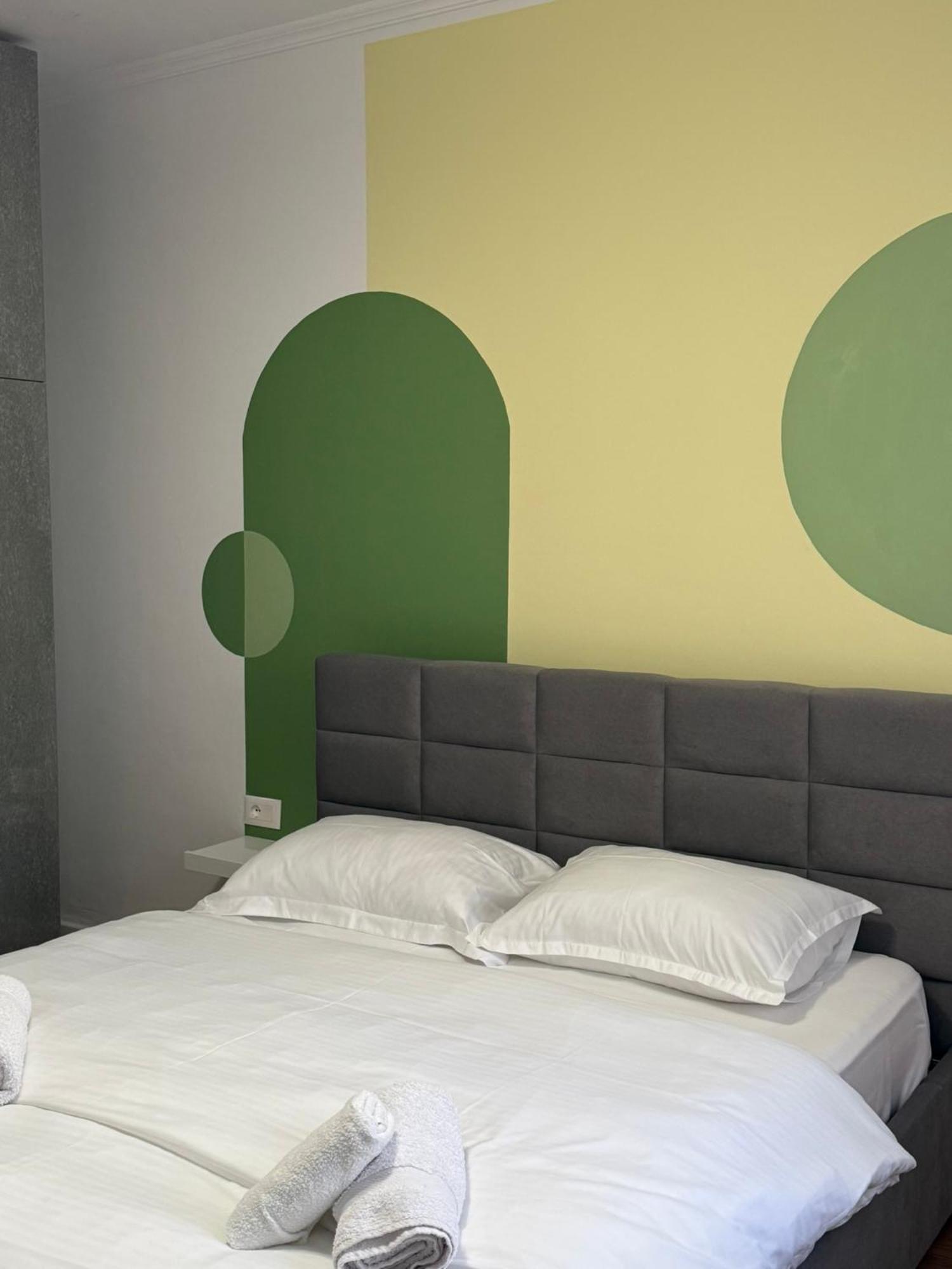 Comfort 2br With Lush Living Apartment