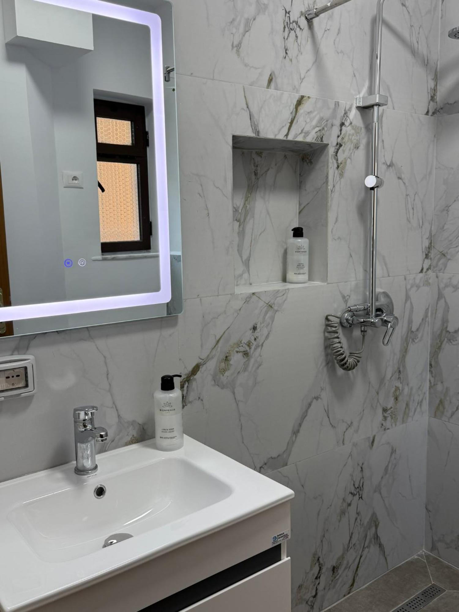 Comfort 2br With Lush Living * Tirana